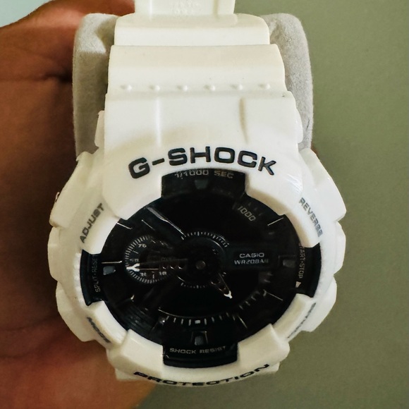 G-SHOCK CASIO WHITE-BLACK DIAL - Picture 13 of 13